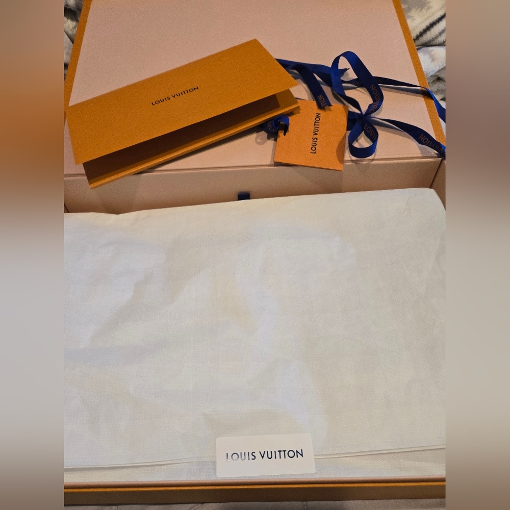 (SOLD) Louis Vuitton Monogram Shawl - Picture 10 of 15